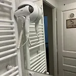 Jasmin بيت شباب براغ